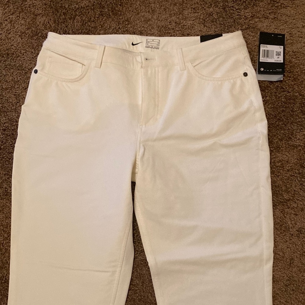 NIKE WOMEN’S GOLF PANTS. WHITE. NWT. HAS STRETCH. 5 POCKETS. SIZE 10. CLASSY!